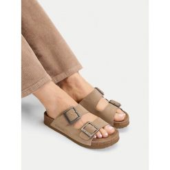 Klapki G-Star. Brązowe klapki damskie G-Star, bez wzorów, bez obcasa. Za 179.99 zł.