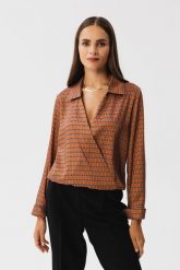 Elegancka Bluzka Kopertowa - Model 3. Białe bluzki damskie MOE, l, bez wzorów, z materiału, eleganckie, bez kołnierzyka, bez ramiączek. Za 289.90 zł.