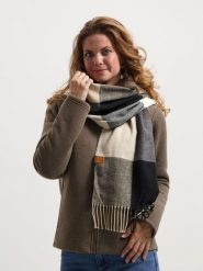 TRAVELIN' Szal w kolorze czarno-beżowym rozmiar: onesize. Brązowe szaliki i kominy damskie Travelin', bez wzorów, z materiału. Za 173.99 zł.