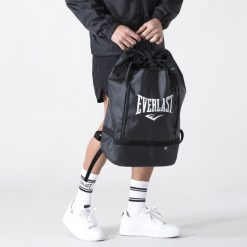 IKONICZNY PLECAK DO SILOWNI CZARNY POLIESTER. Czarne plecaki damskie Everlast, bez wzorów, z poliesteru. Za 249.99 zł.