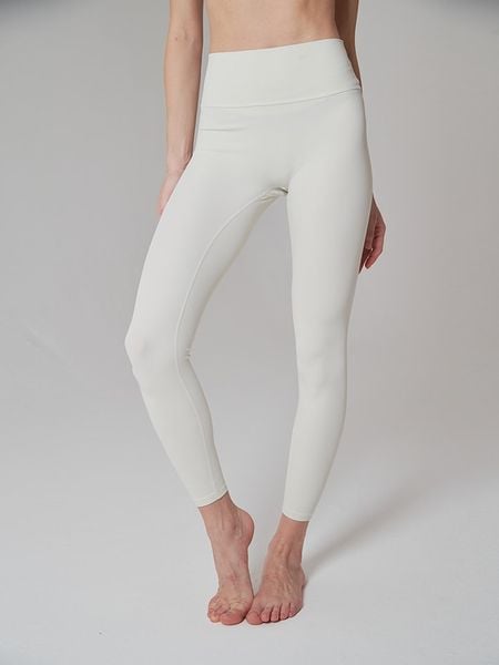 Onamaste Legginsy sportowe "Suzanna" w kolorze beżowym rozmiar: L/XL. Brązowe legginsy damskie Onamaste, l, bez wzorów, z materiału. Za 130.99 zł.