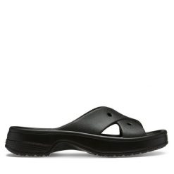Klapki Crocs. Czarne klapki damskie Crocs, bez wzorów, bez obcasa. Za 179.99 zł.