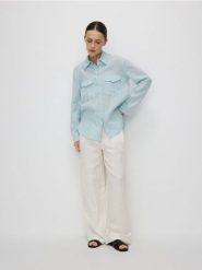 Lniana koszula - jasnoniebieski. Niebieskie koszule damskie Reserved, l, bez wzorów, klasyczne, bez kołnierzyka, bez ramiączek. W wyprzedaży za 89.99 zł.