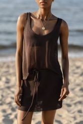 Mini spódniczka z wiskozy w kolorze COFFE SHAKE - MEGAN. Brązowe spódniczki damskie Marsala, bez wzorów, z nylonu, eleganckie, mini, dopasowane. W wyprzedaży za 62.97 zł.