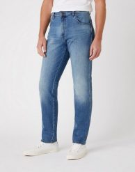 WRANGLER SPODNIE MĘSKIE TEXAS TAPER BLUE FEVER W12TQ892R 112126551. Niebieskie spodnie materiałowe męskie Wrangler, bez wzorów, z jeansu. Za 209.99 zł.