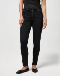 DAMSKIE SPODNIE WRANGLER SIENNA BLACK WASH 112371164. Czarne spodnie materiałowe damskie Wrangler, bez wzorów, z jeansu. Za 219.99 zł.