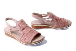 RIEKER V3641-31 pink, sandały damskie. Czerwone sandały damskie Rieker, bez wzorów, bez obcasa. Za 223.93 zł.