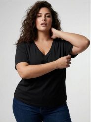 Bawełniana koszulka z dekoltem V Plus Size - czarny. Czarne t-shirty damskie Sinsay, l, bez wzorów, z bawełny, bez kołnierzyka. Za 25.99 zł.
