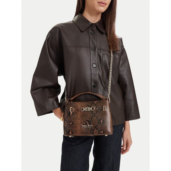 Torebka Nine West. Brązowe torebki klasyczne damskie Nine West, bez wzorów, bez dodatków. Za 229.99 zł.