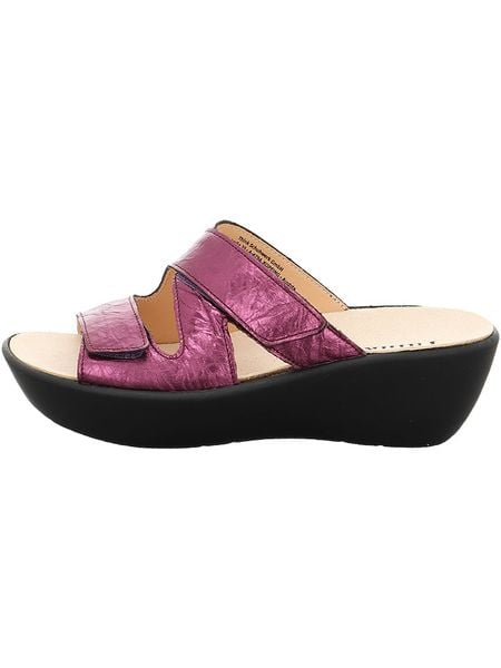 Think! Skórzane klapki w kolorze różowym na koturnie rozmiar: 40. Różowe klapki damskie Think!, bez wzorów, bez obcasa, na koturnie. Za 200.13 zł.