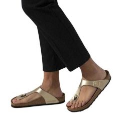 Klapki Damskie Gizeh Buckle. Czarne klapki damskie Birkenstock, bez wzorów, z materiału, bez obcasa, na słupku. Za 439.00 zł.