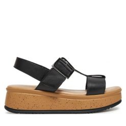 Sandały Lasocki. Czarne sandały damskie Lasocki, bez wzorów, bez obcasa, na koturnie. Za 118.99 zł.