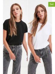 Trendyol Koszulki (2 szt.) w kolorze czarnym i białym rozmiar: L. Białe t-shirty damskie Trendyol, l, bez wzorów, z bawełny, bez kołnierzyka. Za 57.20 zł.