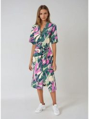 Monki Sukienka w kolorze morsko-kremowo-różowym rozmiar: XS. Niebieskie sukienki damskie Monki, xs, bez wzorów, z tkaniny, bez kołnierzyka, bez ramiączek, midi. Za 43.99 zł.