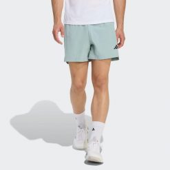 SZORTY D4T ESSENTIALS. Zielone szorty męskie Adidas, l, z elastanu, na fitness i siłownię. Za 197.25 zł.