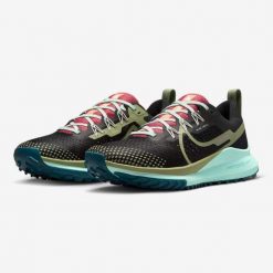 Buty Damskie Sportowe Nike W React Pegasus Trail 4. Czarne buty sportowe na co dzień damskie Nike, bez wzorów, do biegania. Za 506.00 zł.