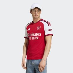 Koszulka podstawowa Arsenal FC 26/27. Czerwone t-shirty sportowe męskie Adidas, l, z dzianiny, bez ramiączek, do piłki nożnej, climacool (adidas). Za 439.00 zł.