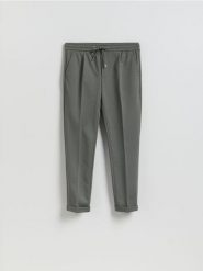 Spodnie regular z włóknem bambusowym - zielony. Zielone spodnie materiałowe męskie Reserved, bez wzorów, z dzianiny. Za 129.99 zł.