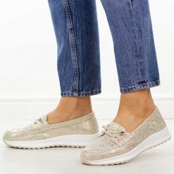 Złote ażurowe skórzane półbuty damskie Filippo Dp7651/26. Żółte półbuty damskie Filippo, w ażurowe wzory, z jeansu, casualowe, z okrągłym noskiem, bez obcasa, na płaskiej podeszwie. Za 219.00 zł.