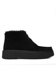 Clarks Trzewiki Torhill Moss 26182916 Czarny. Czarne botki damskie Clarks, ze skóry, bez obcasa, na płaskiej podeszwie, bez zapięcia. Za 569.99 zł.