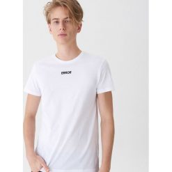 T-shirt z napisem - Biały. Białe t-shirty damskie House, bez wzorów, bez kołnierzyka. Za 29.99 zł.