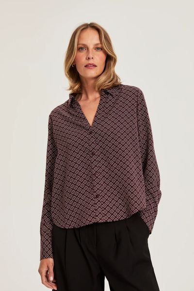 Koszula z wzorem burgundowa. Czerwone koszule damskie MOODO, s, bez wzorów, z poliesteru, bez kołnierzyka, bez ramiączek. Za 119.99 zł.