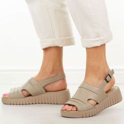 Beżowe sandały damskie Potocki 12822. Brązowe sandały damskie POTOCKI, bez wzorów, ze skóry, bez obcasa, na platformie. Za 199.00 zł.