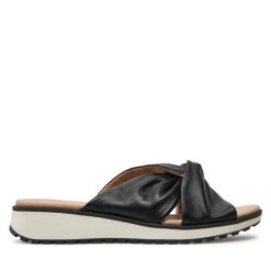 Klapki Caprice. Czarne klapki damskie Caprice, bez wzorów, bez obcasa. Za 339.99 zł.