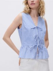 Kamizelka z dodatkiem lyocellu - jasnoniebieski. Niebieskie kamizelki damskie Reserved, l, z bawełny. Za 99.99 zł.