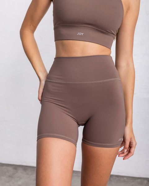 Szorty Essential Sporty - Latte. Zielone spodenki sportowe damskie JOY STUDIO, s, z materiału, na fitness i siłownię. Za 168.00 zł.
