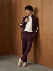 Rozpinana bluza sportowa z domieszką wiskozy - fioletowy. Fioletowe bluzy bez kaptura męskie Sinsay, l, z wiskozy. Za 59.99 zł.