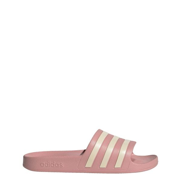 Klapki adilette Aqua. Białe klapki damskie Adidas, bez wzorów, bez obcasa. Za 93.00 zł.