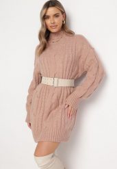 Ciemnoróżowy Luźny Sweter w Warkoczykowy Splot Sentlia. Czerwone swetry klasyczne damskie Born2be, ze splotem, bez kołnierzyka. Za 189.99 zł.