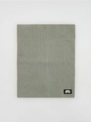 Komin z naszywką - oliwkowy. Zielone szaliki dziecięce Reserved, z bawełny, bez ramiączek. Za 35.99 zł.