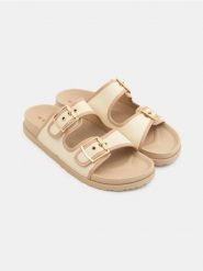 Klapki z dwoma paskami - brązowy. Brązowe klapki damskie Sinsay, bez wzorów, bez obcasa. Za 39.99 zł.