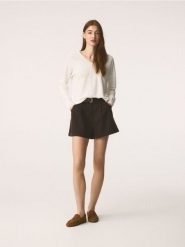 Szorty z lyocellem - czarny. Czarne szorty damskie Reserved, bez wzorów, z bawełny. Za 139.99 zł.