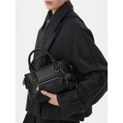 Torebka Badura. Czarne torebki klasyczne damskie Badura, bez wzorów, bez dodatków. Za 249.99 zł.