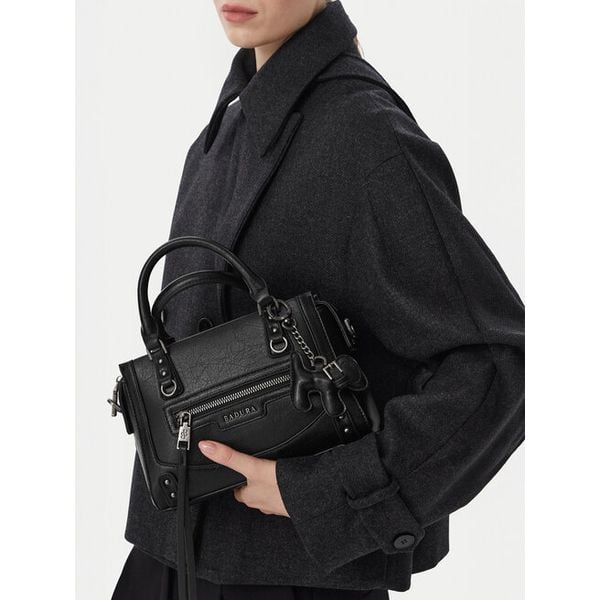 Torebka Badura. Czarne torebki klasyczne damskie Badura, bez wzorów, bez dodatków. Za 249.99 zł.