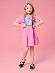 Bawełniana sukienka z nadrukiem Stitch - różowy. Czerwone sukienki dziewczęce Sinsay, bez wzorów, z bawełny, bez ramiączek. Za 19.99 zł.