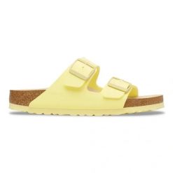 BIRKENSTOCK Arizona BFBC Popcorn Klapki damskie. Żółte klapki damskie Birkenstock, bez wzorów, bez obcasa. Za 399.99 zł.