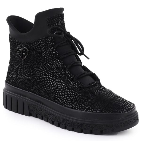 Skórzane botki damskie połyskujące czarne Filippo DBT7302. Czarne botki damskie Filippo, ze skóry, bez obcasa, bez zapięcia. Za 239.99 zł.