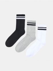 Skarpetki z bawełną 3 pack - wielobarwny. Skarpetki męskie Sinsay, bez wzorów, z bawełny. Za 15.99 zł.