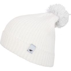 Czapka juniorska J4Z17-JCAD208 biała r. 56 cm. Białe czapki dziecięce 4f, bez wzorów. Za 58.41 zł.