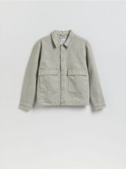 Jeansowa kurtka z efektem sprania - zielony. Zielone kurtki męskie Reserved, l, bez wzorów, z denimu, bez kaptura. Za 169.99 zł.