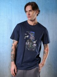 4F T-shirt regular z nadrukiem męski - granatowa S. Niebieskie t-shirty męskie 4f, l, bez wzorów, z materiału, bez kołnierzyka. Za 89.99 zł.