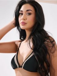 Góra od bikini z siateczką - czarny. Czarne bikini damskie Sinsay, bez wzorów. W wyprzedaży za 19.99 zł.