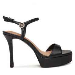 Sandały Guess. Czarne sandały damskie Guess, z aplikacjami, bez obcasa, na szpilce. Za 719.99 zł.