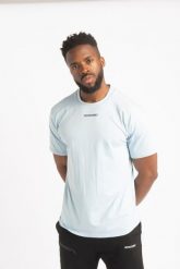 Koszulka Core Scoop, elastyczna bawełna z lycrą, odprowadza wilgoć – błękitny. Niebieskie t-shirty sportowe męskie AESTHETIC WOLF, s, z bawełny, bez ramiączek, na fitness i siłownię. Za 109.99 zł.