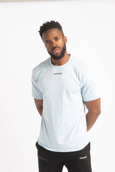 Koszulka Core Scoop, elastyczna bawełna z lycrą, odprowadza wilgoć – błękitny. Niebieskie t-shirty sportowe męskie AESTHETIC WOLF, s, z bawełny, bez ramiączek, na fitness i siłownię. Za 109.99 zł.