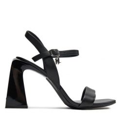 Sandały KARL LAGERFELD. Czarne sandały damskie Karl Lagerfeld, bez wzorów, bez obcasa, na słupku. Za 489.99 zł.